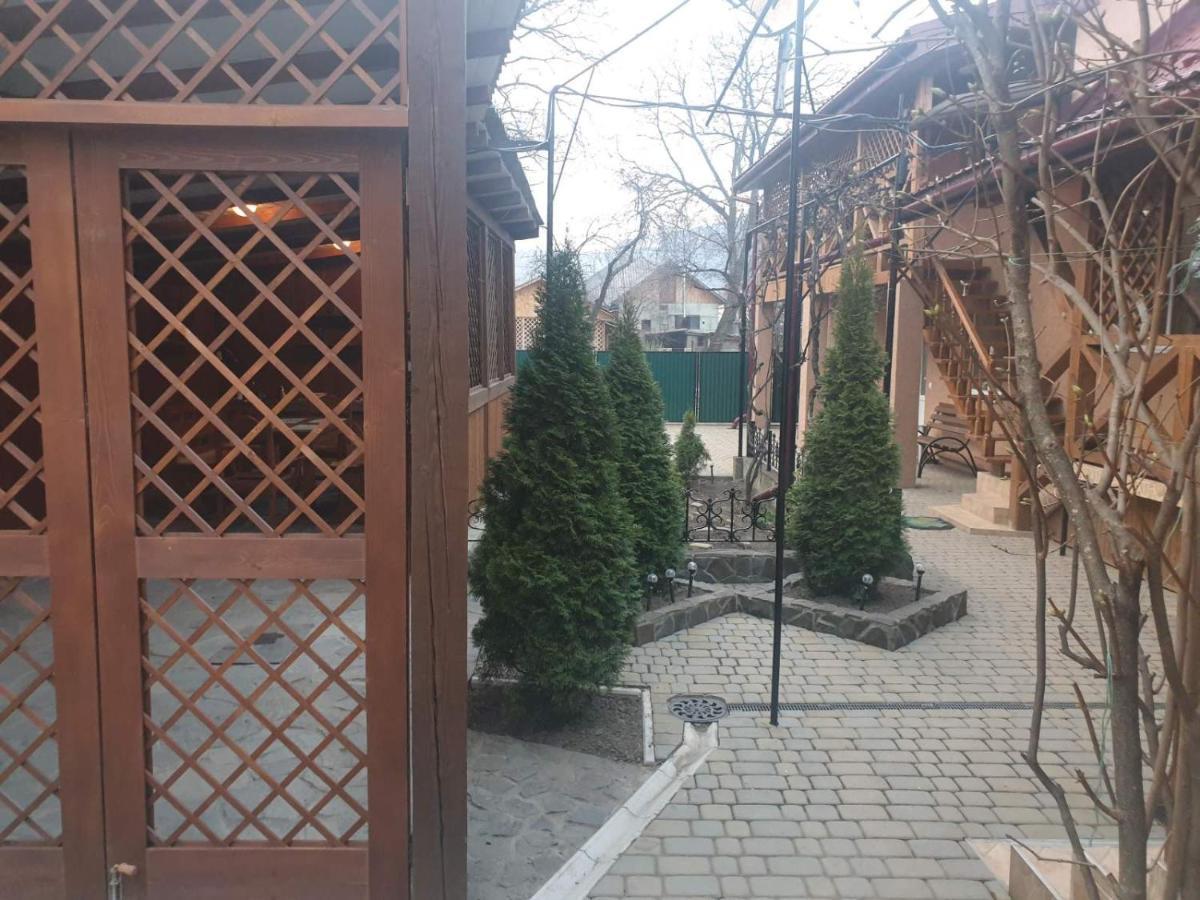 Садиба "У Юлії" Svaliava Buitenkant foto